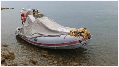 Gommone abbandonato.jpg